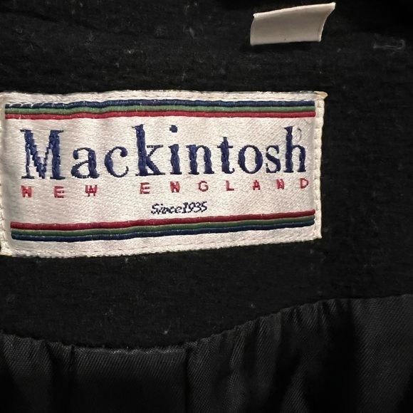 Mackintosh Vintage 100% Wool Peacoat. Women’s size 10P. Black with gold buttons. - Picture 9 of 11